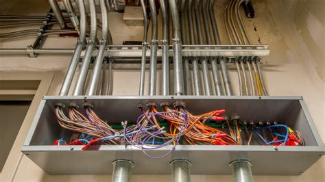 multiple branch circuits in same junction box|two circuits in the same junction box.